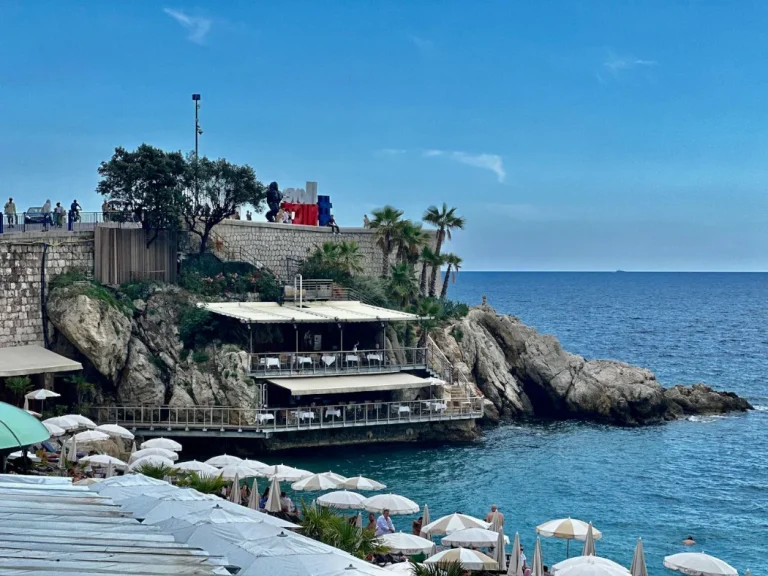 Les bains du castel restaurant bord de mer à Nice