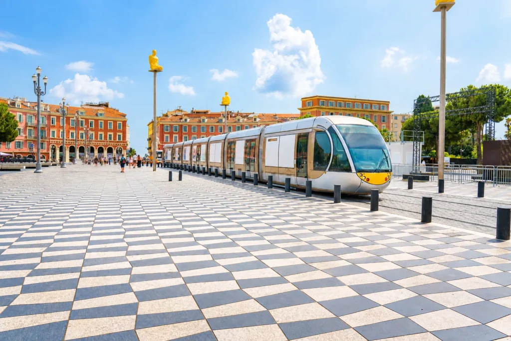 Tram à proximité de Nice-Centre