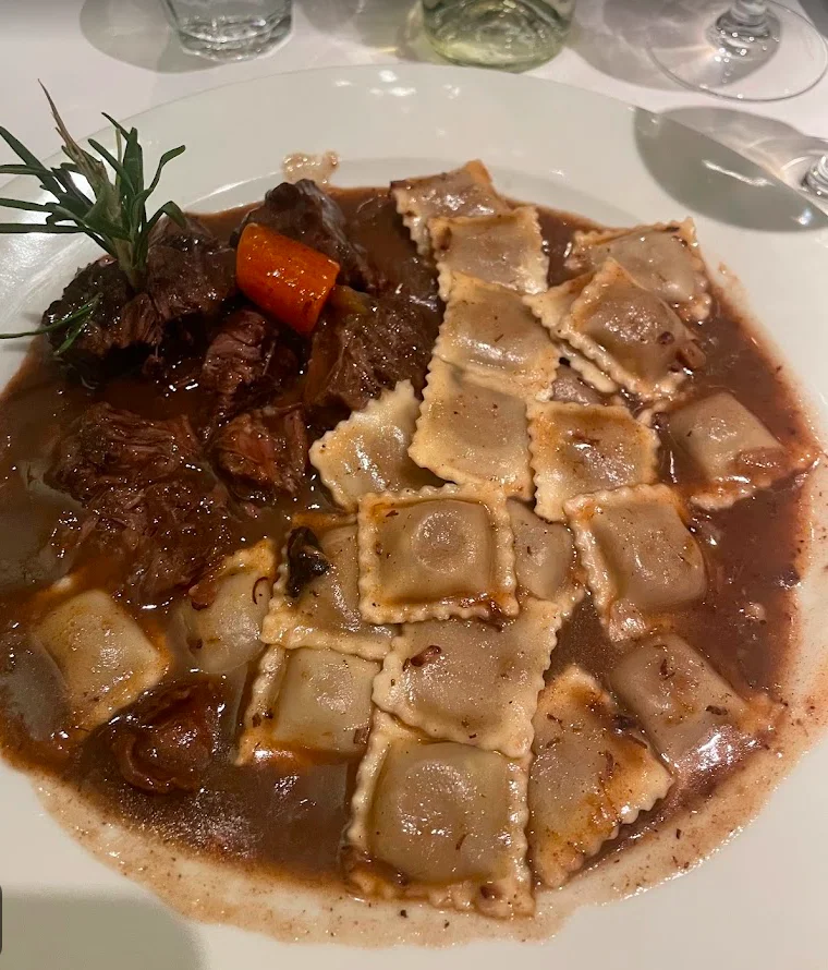 Daube aux raviolis traditionnelle du restaurant Chez Acchiardo à Nice