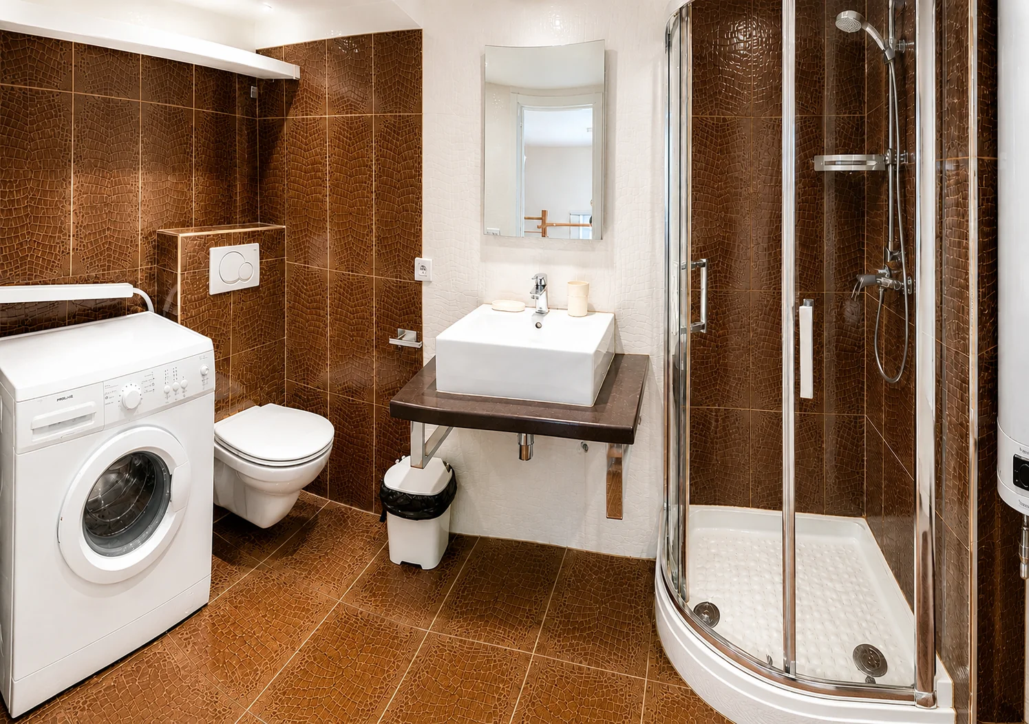 Salle de bain avec douche, lave-linge et WC – Loft 2 Mezzanines, Carré d'Or Nice