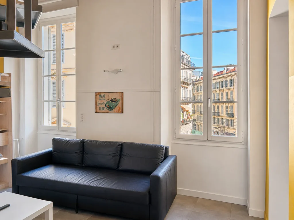 Vue sur les façades depuis le salon – Loft Confort, Carré d'Or Nice