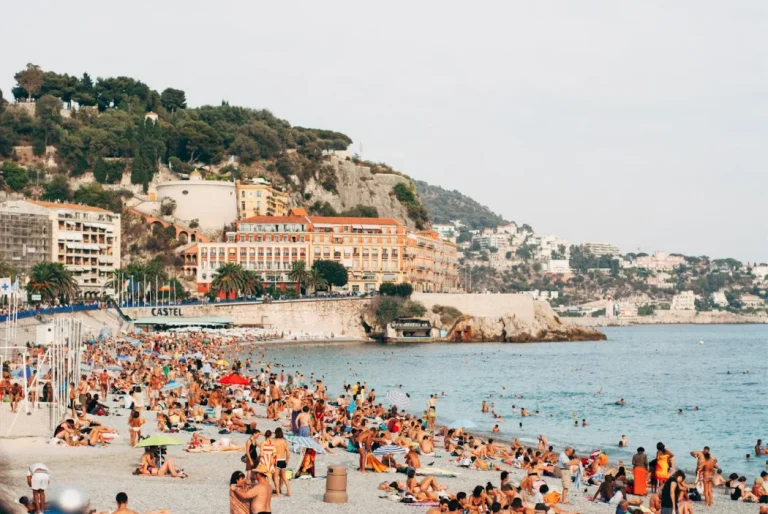 La plage des Ponchettes à Nice
